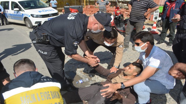 Ayvalıkta meydana gelen trafik kazasında iki bekçi yaralandı