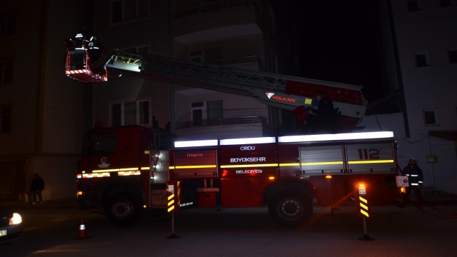 Baca dumanı çalışanları ve itfaiyeyi harekete geçirdi