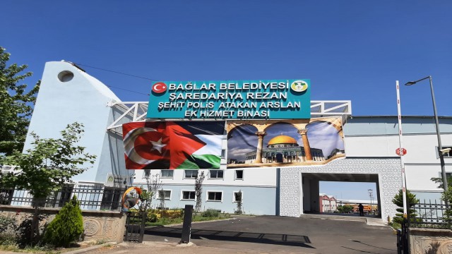 Bağlar Belediyesinden Filistin halkına bayraklı destek