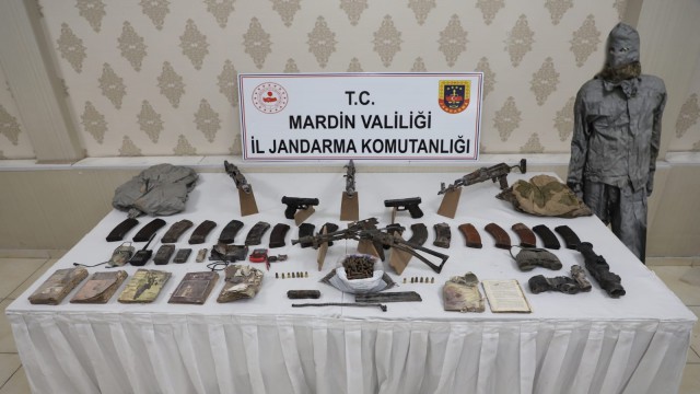 Bagok Dağı kırsalında etkisiz hale getirilen teröristlere ait mühimmat ele geçirildi