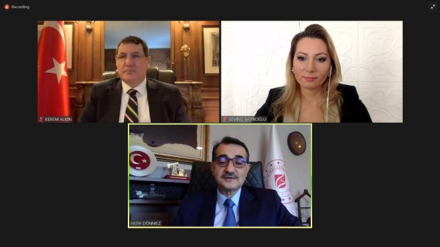Bakan Dönmez: “Yenilenebilir enerjiye 2 trilyon doların üzerinde bir yatırım yapıldı”
