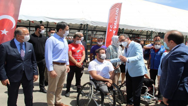 Bakan Kasapoğlu, Cudi Cup Tenis Turnuvasının finaline katıldı