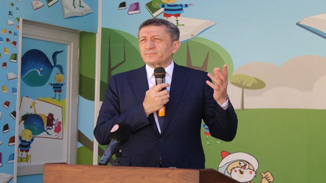 Bakan Selçuk: “Bazen bizim yaklaşımlarımız çocuklarımızın ihtiyacı olmayan alanlarda zorlanmalarına yol açıyor”