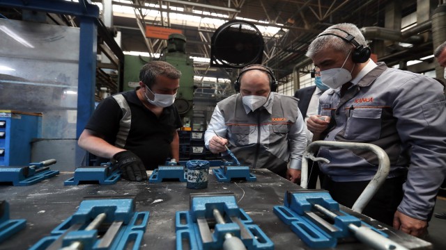 Bakan Varank: “Türkiyenin 30 milyar dolarlık ihracatını koruyabilmesi otomotiv endüstrisine kendini uyarlaması gerek”