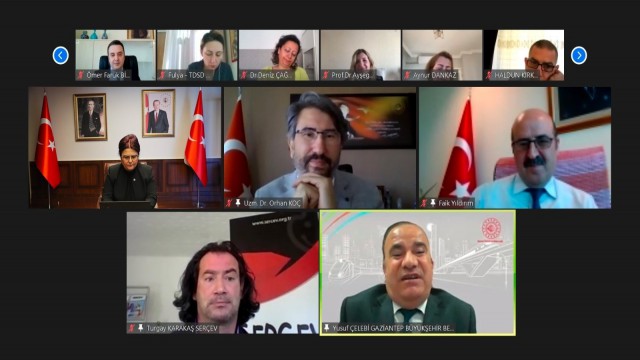 Bakan Yanık, çeşitli alanlarda başarılar kazanmış engelliler ve engellilik alanında çalışan STKlarla buluştu