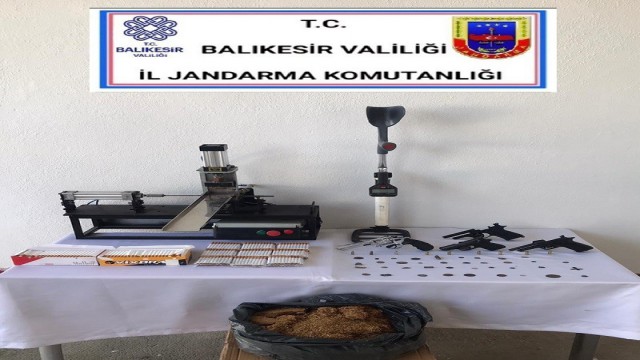 Balıkesirde jandarmadan kaçak tütün ve tarihi eser operasyonu