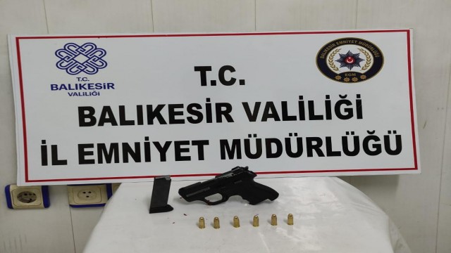 Balıkesirde polisten 4 zanlıya gözaltı