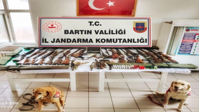 Bartında yasadışı silah ticareti operasyonu