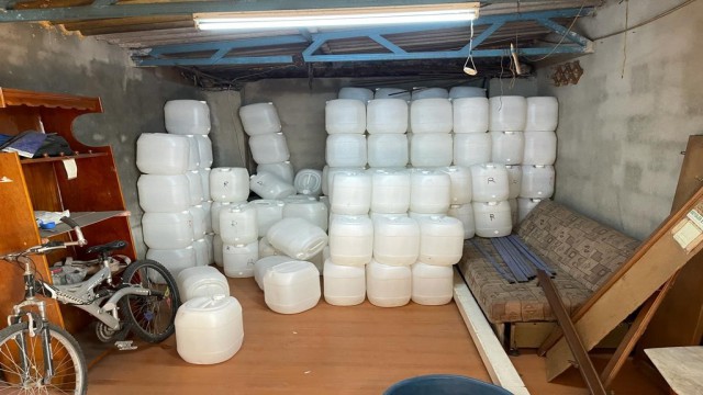 Başakşehirde 2 tondan fazla sahte içki ele geçirildi