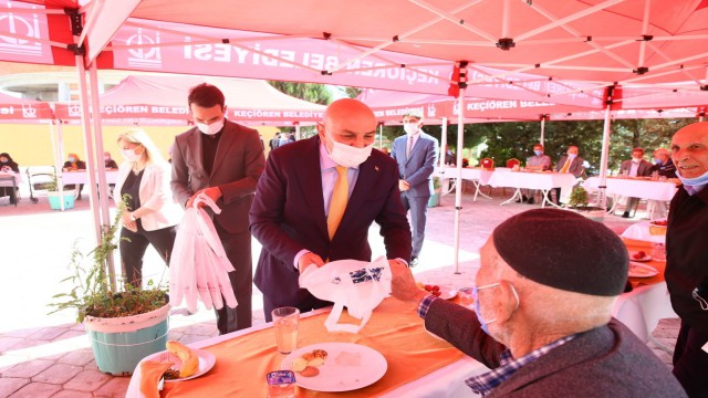 Başkan Altınok, huzurevindeki yaşlıların bayramını kutladı