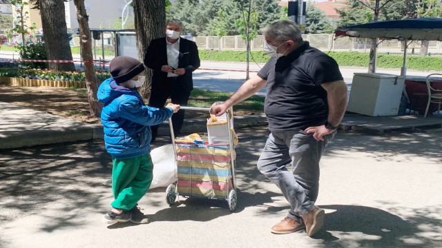 Başkan Aşgın, 8 yaşındaki Iraklı Abdullahı sevindirdi