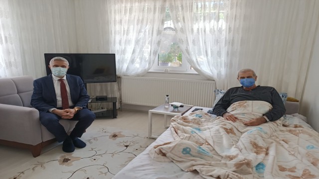 Başkan Biçerden gazeteci Yenene geçmiş olsun ziyareti