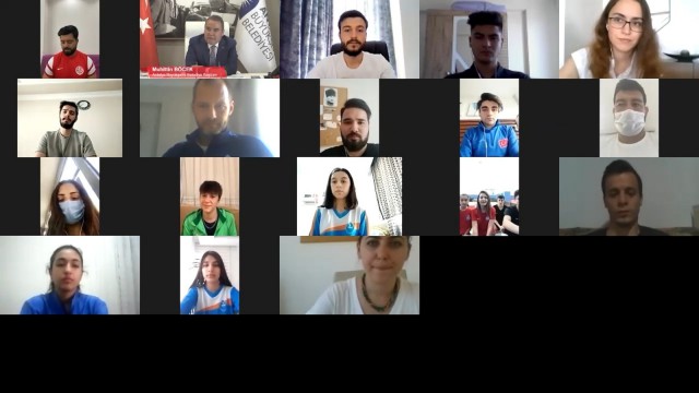 Başkan Böcek gençleri çevrimiçi dinledi