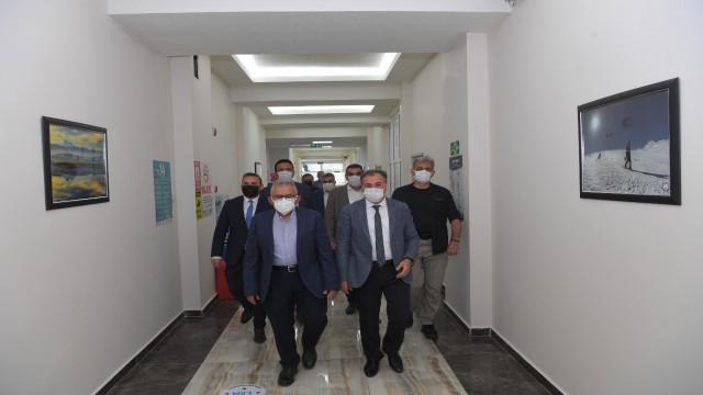 Başkan Büyükkılıç, Hacılar Belediye Başkanı Özdoğanı ziyaret etti