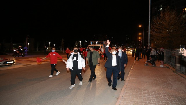 Başkan Büyükkılıçtan vatandaşlara gece sürprizi