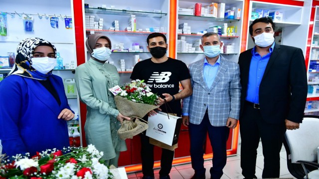 Başkan Çınar, nöbetçi eczaneleri ziyaret etti