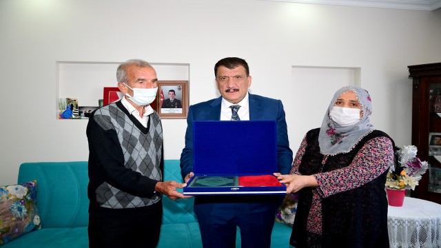 Başkan Gürkandan şehit ailelerine ziyaret
