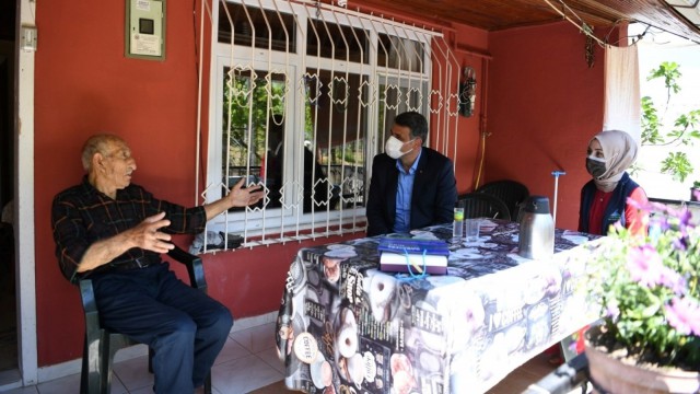 Başkan Kocaman, bayramda Kartepenin büyüklerini unutmadı