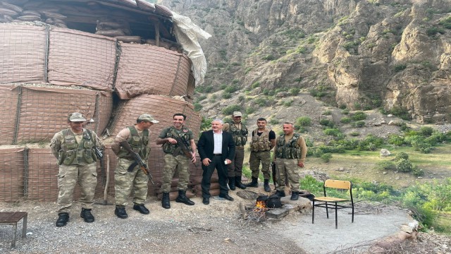 Başkan Özbekten güvenlik korucularına ziyaret