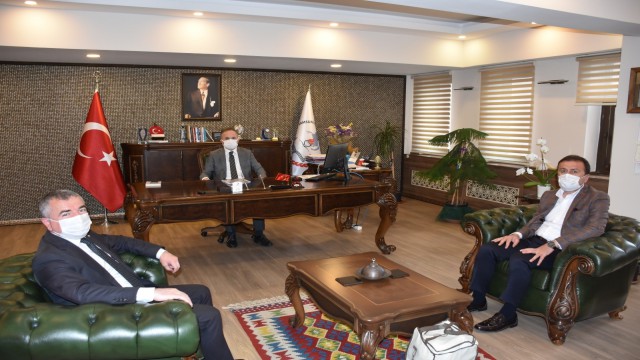 Başkan Özdemir: “Eğitim kurumlarımızın yanında olmaya devam edeceğiz”