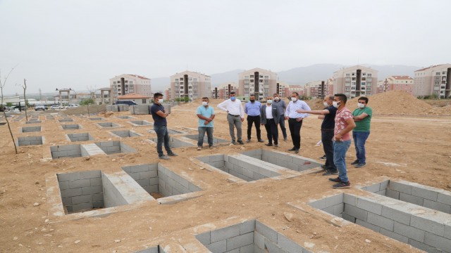 Başkan Özdemir yeni mezarlıkta inceleme yaptı