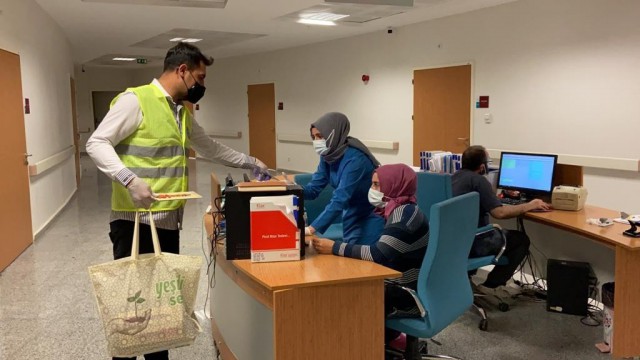 Başkan Sayan, Anneler Gününde annelere hediyeler gönderdi