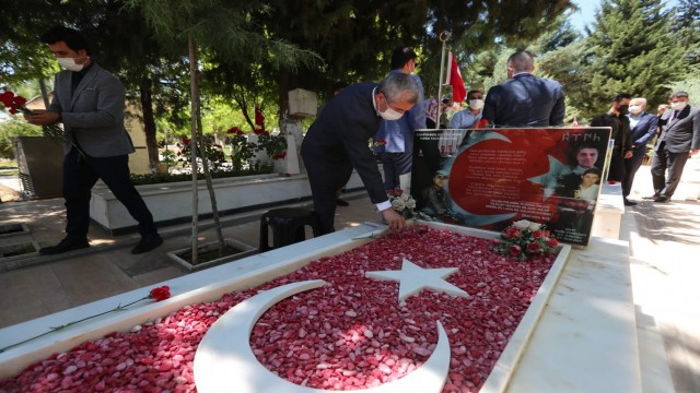 Başkan Tahmazoğlu şehitler için dua etti