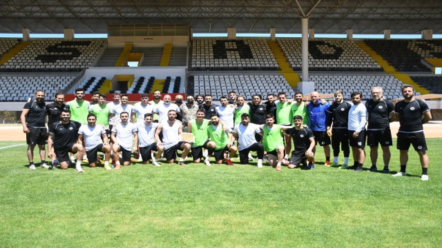 Başkan Vekili Özerden Kuşadası Gençlik Spora baklava dopingi