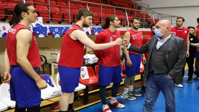 Başkan Yıldırım basketbol takımı ile bayramlaştı