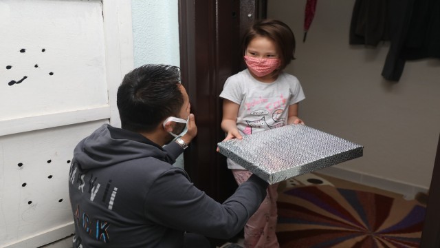 Başkan Yıldızkayadan ‘Bil Kazan yarışmasına katılan çocuklara bayram hediyesi