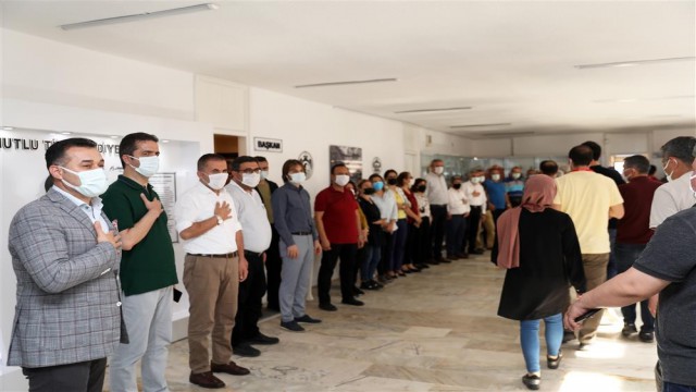 Başkan Yücel personeliyle bayramlaştı