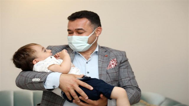 Başkan Yücelden Ahmet bebeğin annesine anneler günü sürprizi