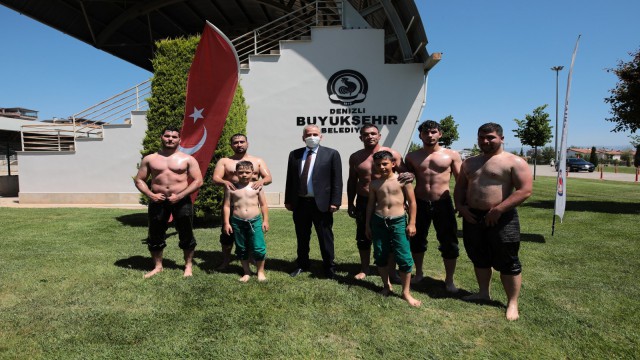 Başkan Zolan gençlerin bayram sevincini paylaştı