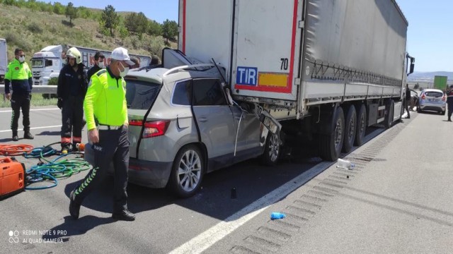 Başkentte cip tıra arkadan çarptı: 2 ölü, 3 yaralı