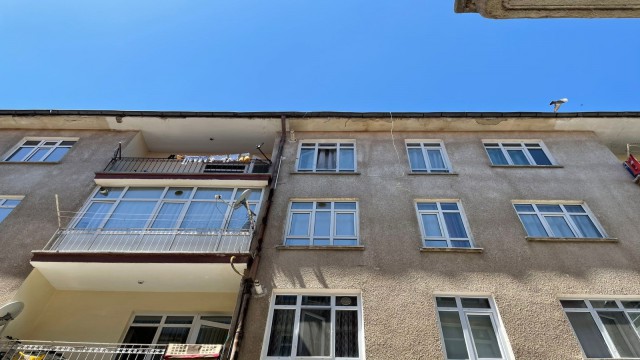 Başkentte dördüncü kattan düşen 5 yaşındaki kız çocuğu hayatını kaybetti