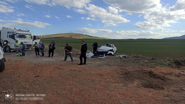 Başkentte kamyon ile otomobil çarpıştı: 1 ölü