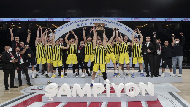 Basketbol Gençler Liginde şampiyon Fenerbahçe