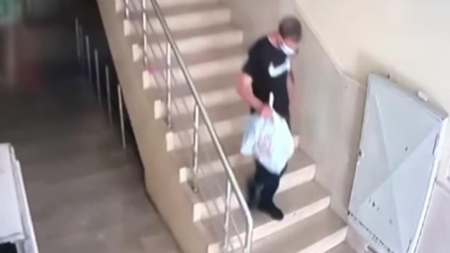 Batmanda apartmanda ayakkabı çalan hırsız kameraya yakalandı