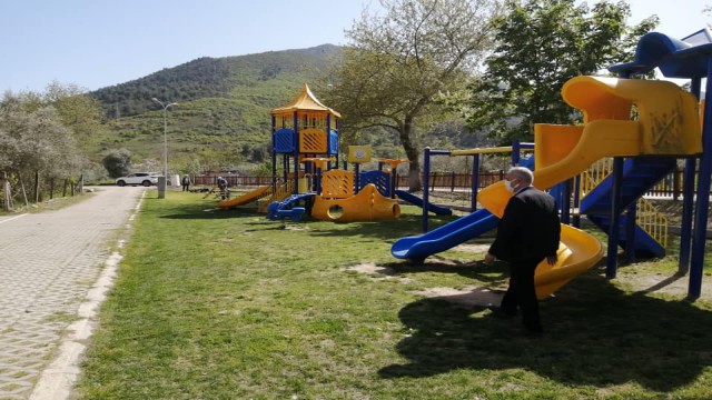 Bayırköyde park ve bahçelerdeki temizlik bakım çalışması