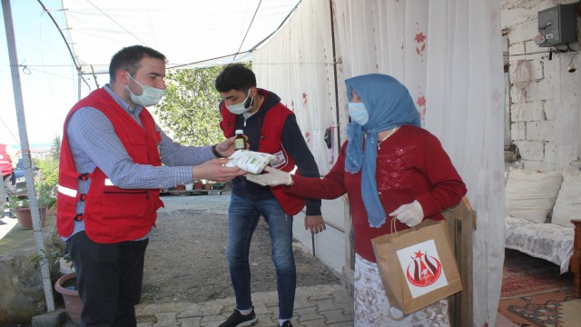 Bayram öncesi şehit aileleri unutulmadı