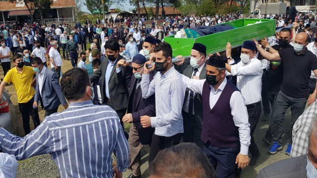 Bayram sabahı vurulan imam toprağa verildi