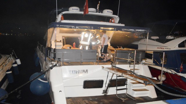 Bebek Sahili'nde korkutan tekne yangını