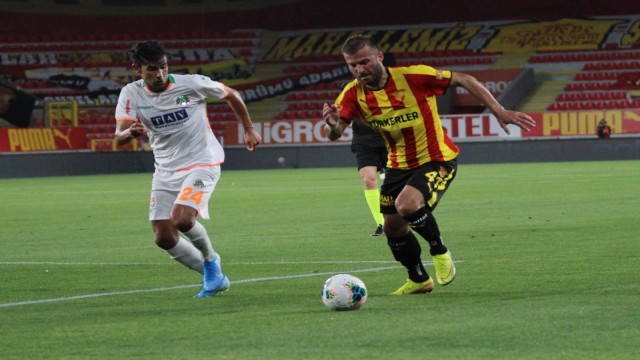 Berkan Emir 2 yıl daha Göztepede