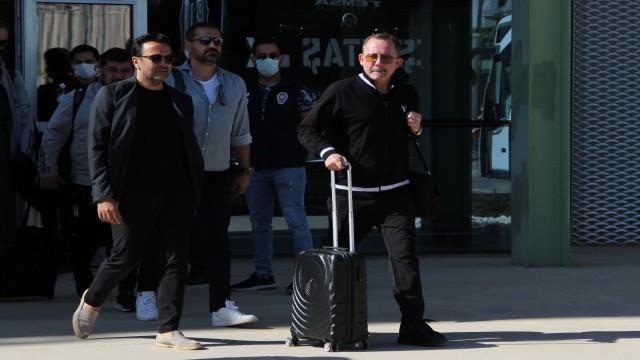 Beşiktaş, İzmire tam kadro geldi