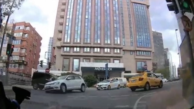 Beşiktaşta kırmızı ışık ihlali kazası kamerada