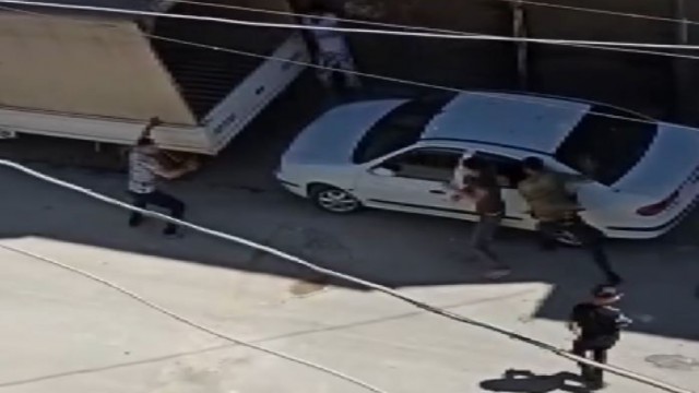 Bıçaklı, satırlı kavgada taş ve sopalar havada uçtu