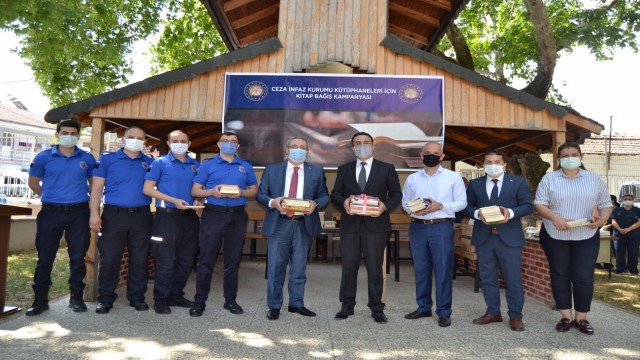 Bir kitap bir umut projesi Salihlide de başladı