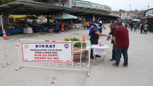 Boluda, pazar yerleri sıkı denetim altında açıldı