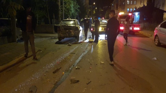 Bucakta drift yapan sürücü park halindeki araca çarptı