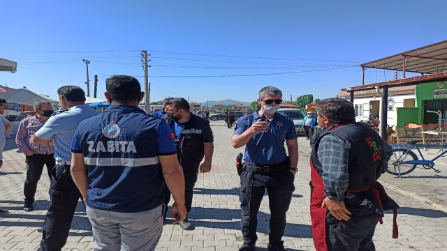 Büfeci esnafı ile zabıta arasındaki çay satışı gerginliğini polis sona erdirdi